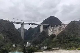 总体形象进度91.5%！纳赫高速中坝Ⅱ号大桥加快建设图片