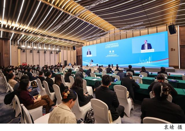 从工厂提效到重塑供应链，从数据飞轮加速迭代到具身智能寻求突破……