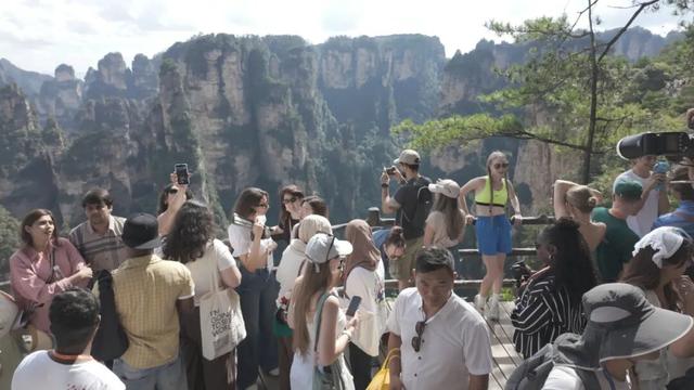 2025湖南国际文化旅游节暨携程全球旅行者内容创作大会在张家界举行