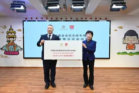 一场捐赠：10万件优衣库保暖内衣，以服装之力传递爱图片