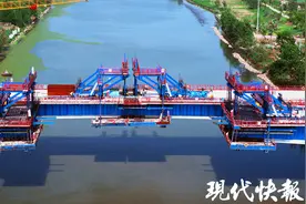 徐明高速京杭运河特大桥左幅顺利合龙图片