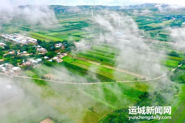 雨洗河东千峰翠　云裁运城万缕纱