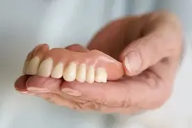 科普 | 人老了一定会掉牙吗？图片