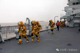 登陆先锋，出击！东部战区海上练兵 成功处置急情险情图片