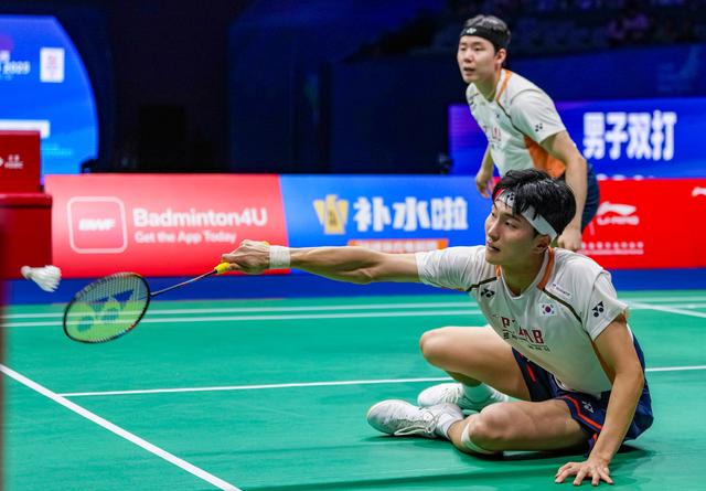韩国组合获中国羽毛球大师赛男双冠军