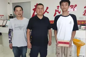 武汉这名爱心老板14年匿名捐助27名贫困生图片