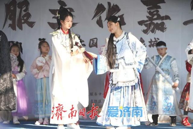 穿汉服免费游千佛山 济南第六届汉服文化嘉年华启幕