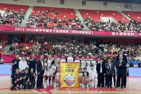 四川女篮拿下WCBA新赛季开门红！ 队长高颂：相信后面的比赛会越打越顺图片