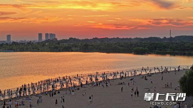 组图｜松雅湖金沙银滩：落日熔金里的人间烟火