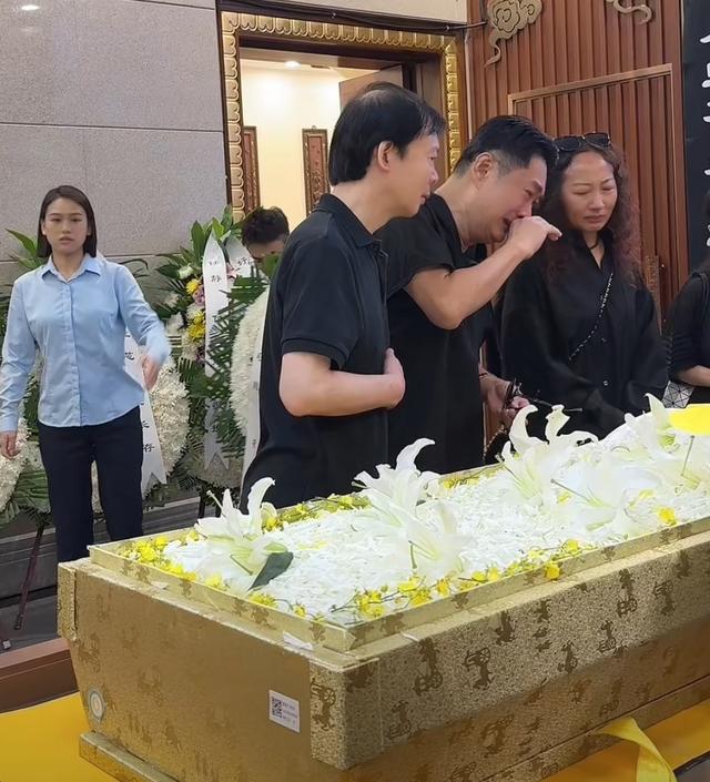 黄安告别千百惠，痛哭不已：你放下吧，亲爱的老友