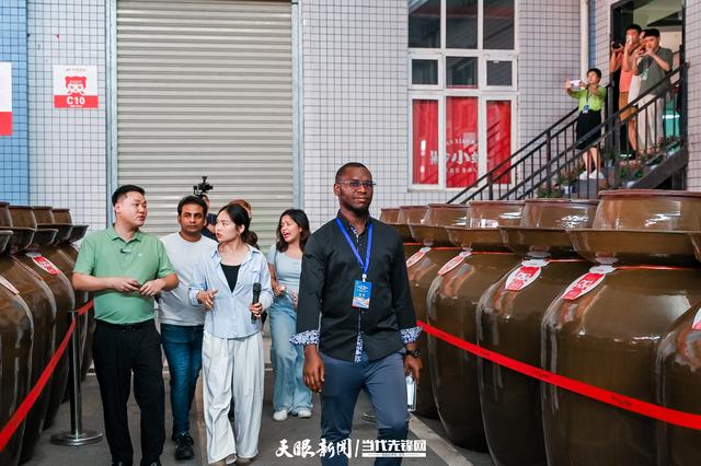 三种颜色，解码机遇中国