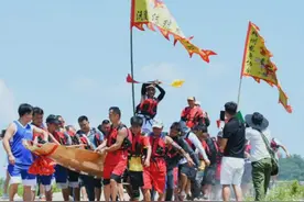 湖南沅陵：“南迁”20余年，这支龙舟“北划”200余公里回家图片