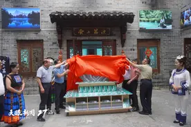 叶辛散文集《爱上荔波》修订再版图片