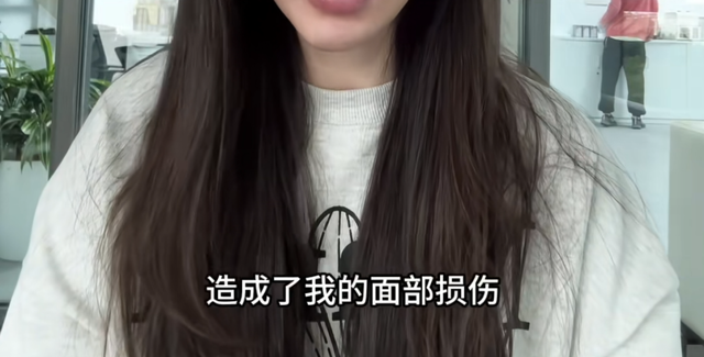 女子称目击邻居牵绳遛狗被一家人围殴，帮忙作证也被打伤，打人男子还扬言要杀狗……警方通报：已依法行政立案