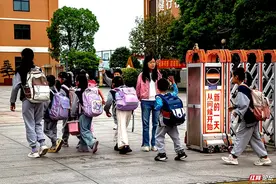 一组图片记录孩子们的成长的脚步，自由放飞是他们的天性图片