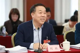 AI狂飙文科生不值钱了？刘林：“AI+人文”才是终极赛道图片