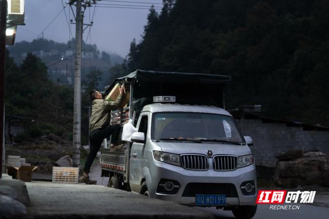 大美红图丨海拔落差1400米，跑山卖货郎与他的移动小卖部