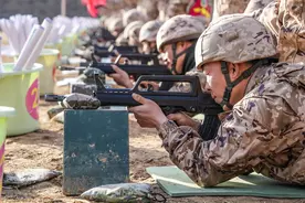 新兵首秀，枪响靶落！ 实弹射击燃爆靶场图片
