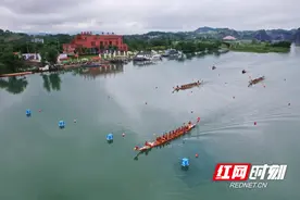 苏仙区“山水福地 遇见郴州”飞天山龙舟赛开赛图片