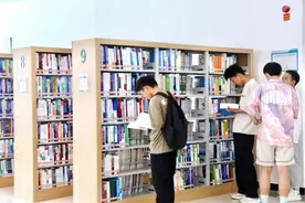 重庆电力高等专科学校举行诗词书画艺术交流展图片