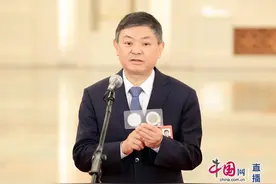 部长通道｜生态环境部部长带滤膜展示“北京奇迹”：10年间北京PM2.5下降幅度达62%图片