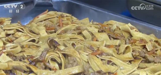 提供早餐、开放机关食堂、增开临时停车场……各地“多点发力”保障游客体验