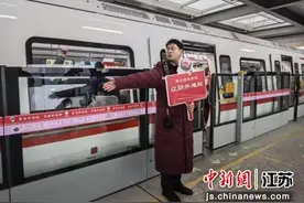 无锡首条市域轨道交通S1线开通试乘 民众争相体验图片