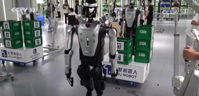 精巧插槽、柔顺分拣、灵活搬运……自主精准操作成亮点！人形机器人“巧手出细活”
