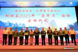 广西阳朔“崇军月”启幕 山水礼赞最可爱的人图片