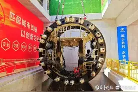 9天完成吊装下井，青岛地铁9号线“长城一号”盾构机顺利始发图片