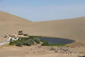 中秋赏月胜地月牙泉变“胖”了图片