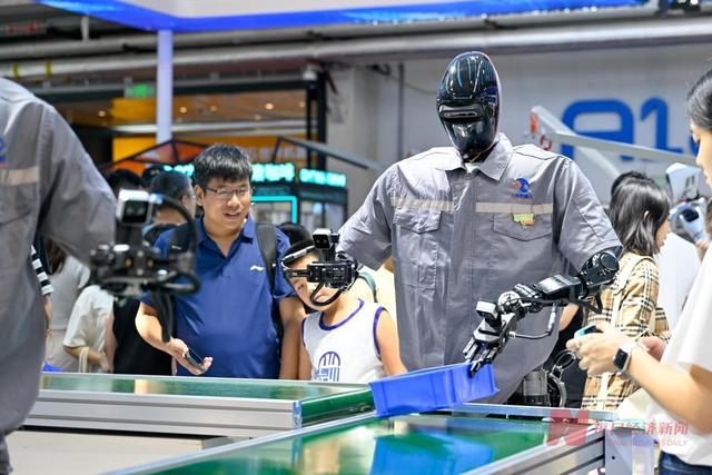 图集丨直击“2025世界机器人大会”：是帮手也是玩伴  人形机器人密集上新