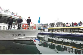 广西内河首艘20米级纯电动公务船“海巡10765”在漓江正式列编下水图片