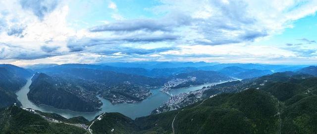 巴东：壮丽巫峡生美景 山水画城引客来