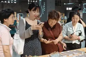 宝丰汝瓷烧制技艺高研班学员参观考察汝窑陶瓷产业图片