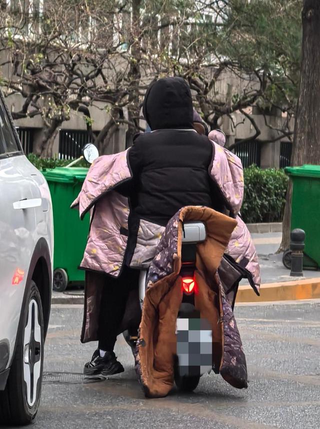 调查｜九成电动车加装挡风被，御寒“神器”为何变夺命利器