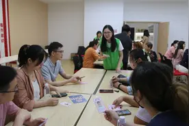 聚焦活力楼组建设，上海这个区将楼组长聚在一起“剧本杀”图片