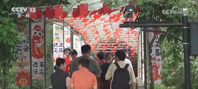 “文旅+非遗+科技+电影+生态”吸引游客纷至沓来 特色资源激活火热消费新场景