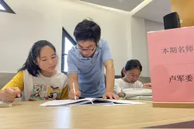宁波奉化：名师暑期组团 为学生提供面对面“问诊”服务图片