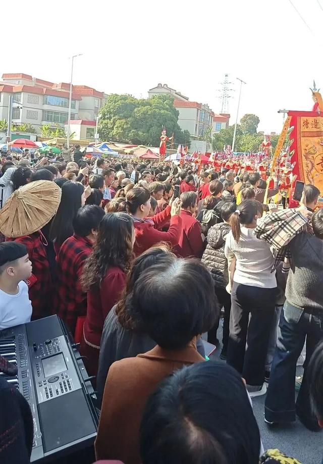 人从众！初三语堂故里迎客流高峰，这杯福茶香透芗城！