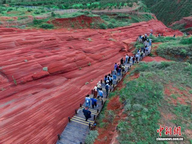 陕西靖边：黄土高原上的壮美丹霞