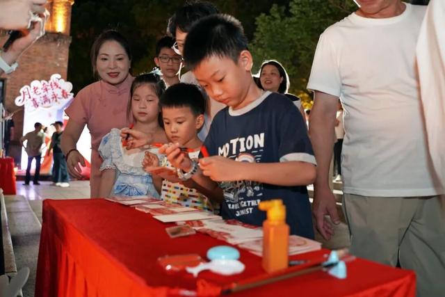 永春文旅“出圈”现场！魁星巡游、朱砂点斗、手作香囊…七夕夜这个古厝被非遗点亮→