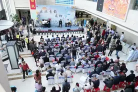 开在医院里的音乐会，为医患送来今冬第一缕温暖图片