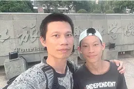 为儿亲手造碗池训练 自学滑板给娃当教练图片