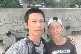 为儿亲手造碗池训练 自学滑板给娃当教练图片