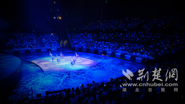 汉秀剧场版《水秀》迎来首演 湖北省文化旅游又添靓丽名片
