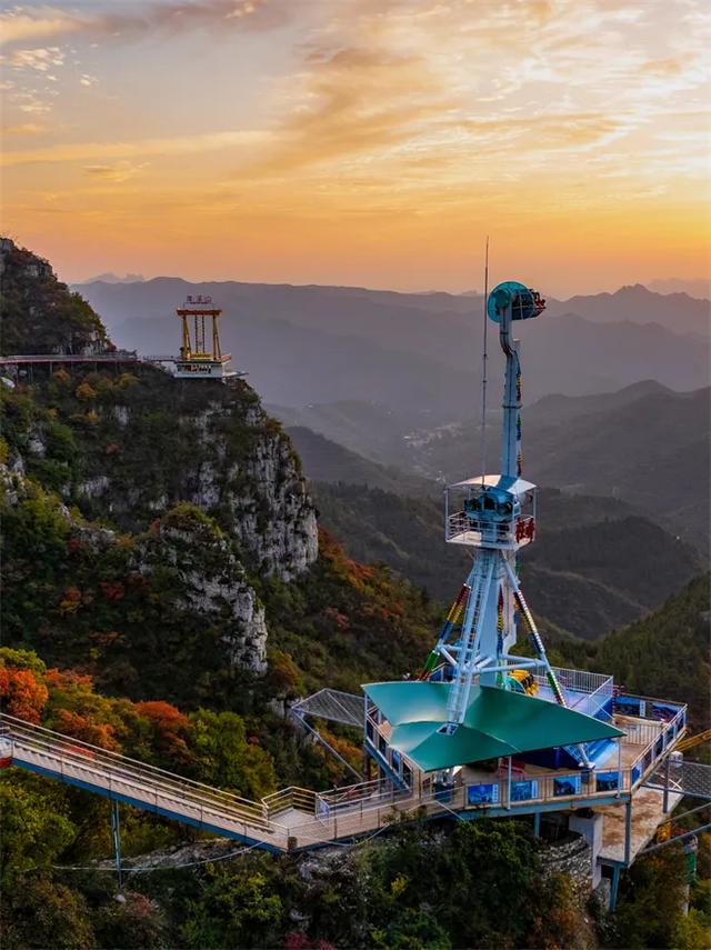 淄博红叶进入全盛期 漫山遍野醉人红