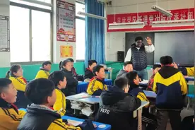 稀罕事！峄城区吴林这所农村小学迎来“洋外教”图片