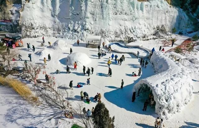 淄博潭溪山匠心雕琢“冰瀑节”