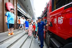 北京必胜客夏日爆浆榴莲季开启，携手《蛋仔派对》打造跨界合作新体验图片
